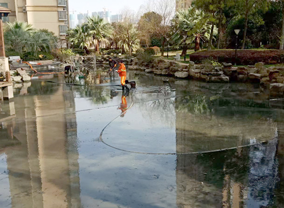 杜尔伯特景观池淤泥清理